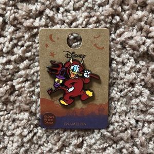 Disney licensed Donald pin